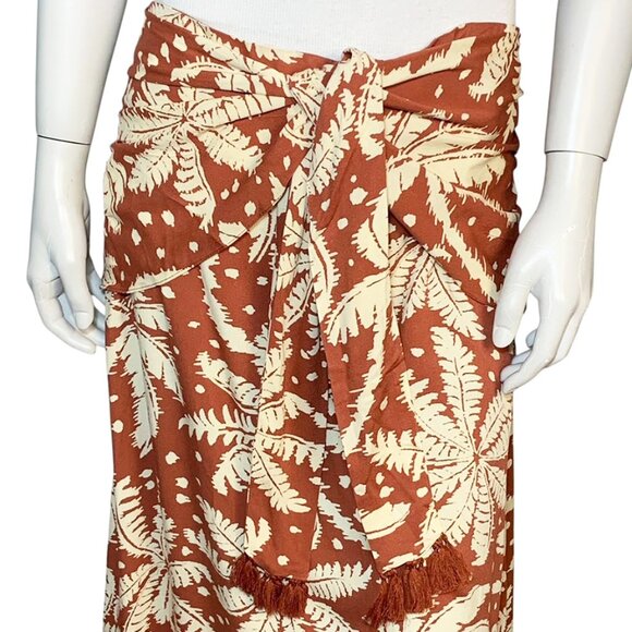 DRESS TO Cropped Crepe Skirt in Bahia Print - Picture 9 of 12